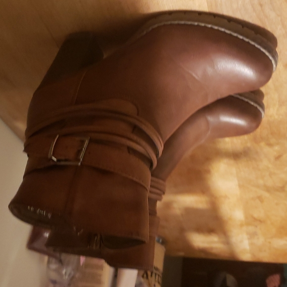 Brown boots - Picture 2 of 2